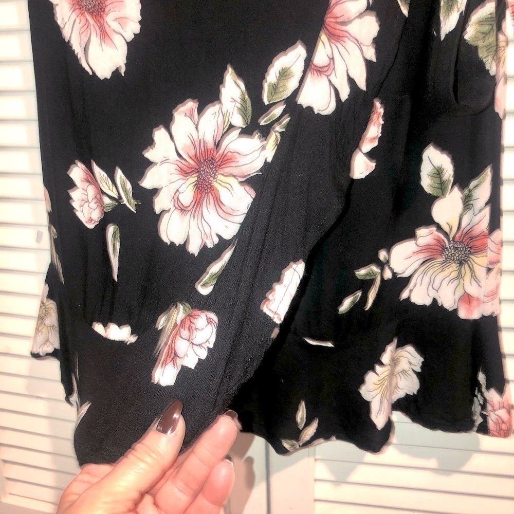 Band of gypsies Ruffle Mini Skirt Floral Black Small - Picture 6 of 7